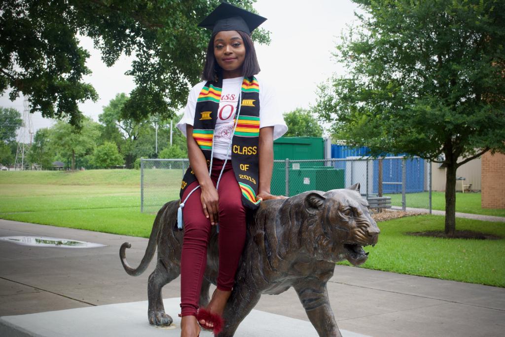 anawazi's tweet photo. I can do all things through Christ who strengthens me. All glory and praise be unto HIM! @TexasSouthern Valedictorian!!! I am super proud of ME! https://t.co/Fv9yqgHyAp
