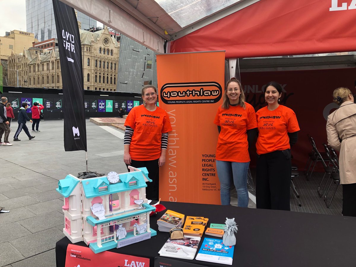 YouthlawVic's tweet image. Come down to Federation Square today between 11am-1pm to see one of our lawyers Fleur and our vollies to here about all we do at #Youthlaw! 😄 #NationalLawWeek