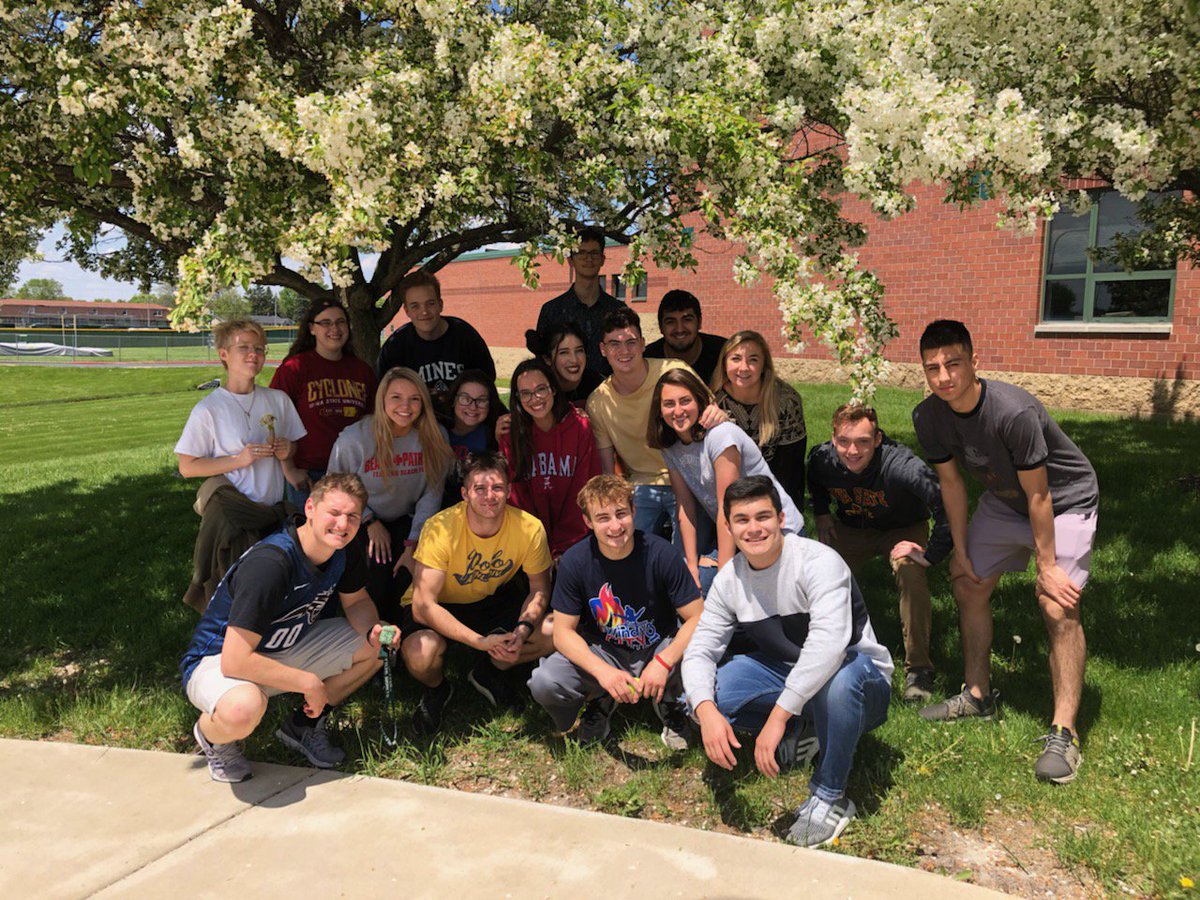 DebbiePohlmann's tweet image. #AwesomeStudents Another wonderful school year is coming to a close. I'm going to miss these seniors. #Science  #Anatomyandphysiology #APES @d202schools @pchs_ptso @Dist202_Supt @PCHSwildcats @bioexplorations @PSD202CAPE