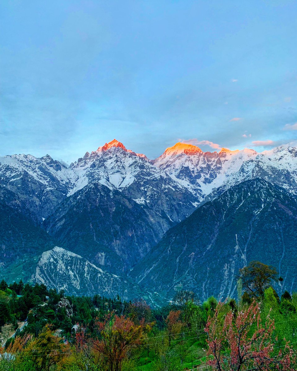 deespeak's tweet image. “If the sight of the blue skies fills you with joy, if a blade of grass springing up in the fields has power to move you, if the simple things of nature have a message that you understand, rejoice, for your soul is alive” - Eleonora Duse
#Himachal #WednesdayWisdom #Kaafir #BTS