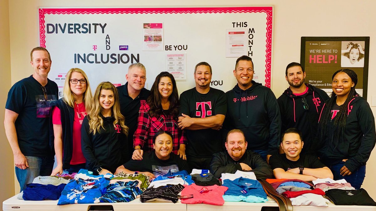 West Coast Desert Team always shows up to give back!! Military Appreciation Month. #clothingdrive #Teamwork #westisbest ⁦@SamSindha⁩ ⁦@rwashley1⁩ ⁦@eddienavarrete⁩