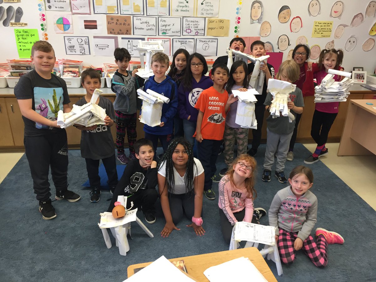 St_Chris_dcdsb's tweet photo. Structures unit in Grade 3 French Immersion. Challenge:
Construire une chaise pour M Pomme de terre. #DCDCBExcellence https://t.co/XhFbM5X66K