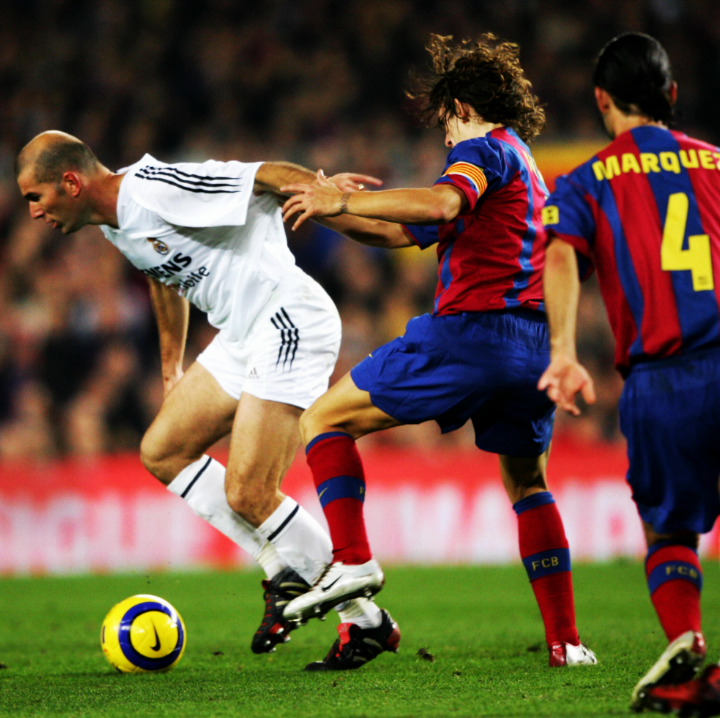 enero Betsy Trotwood Continuo تويتر \ Invictos على تويتر: "Zinedine Zidane vs Carles Puyol. En el fondo,  acompañando, Rafael Márquez. Los duelos que se veían en los Clásicos de  hace unos años. #BaúlInvicto https://t.co/o3Kh6QYdvi"