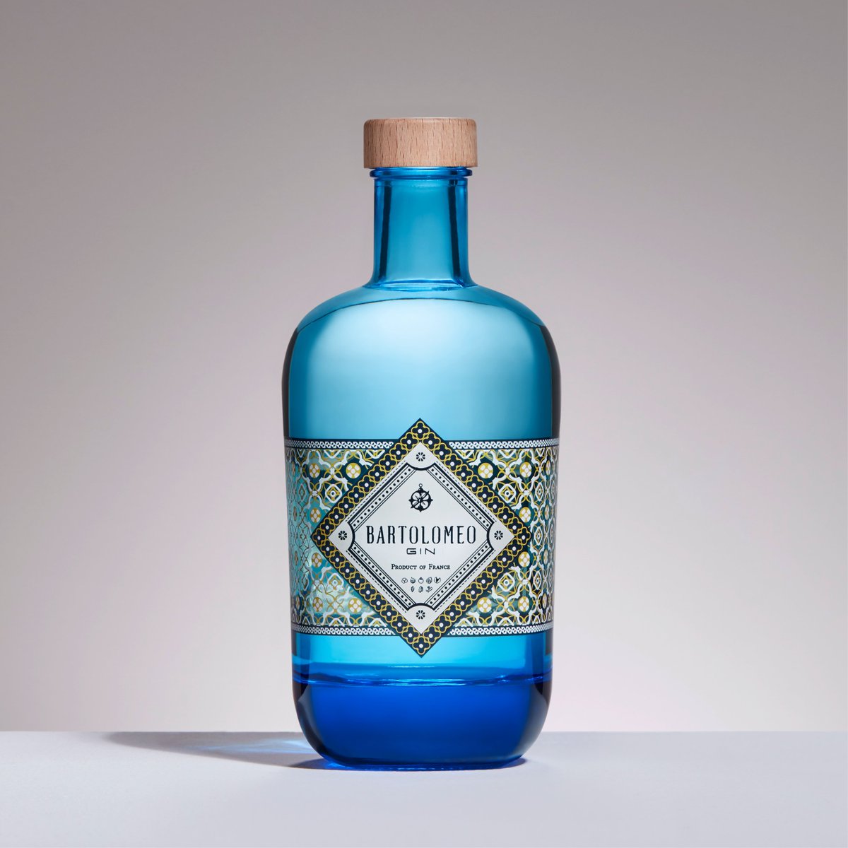 Discover our 2018 Design Award winning bottle of Little Sumo. #BartolomeoGin