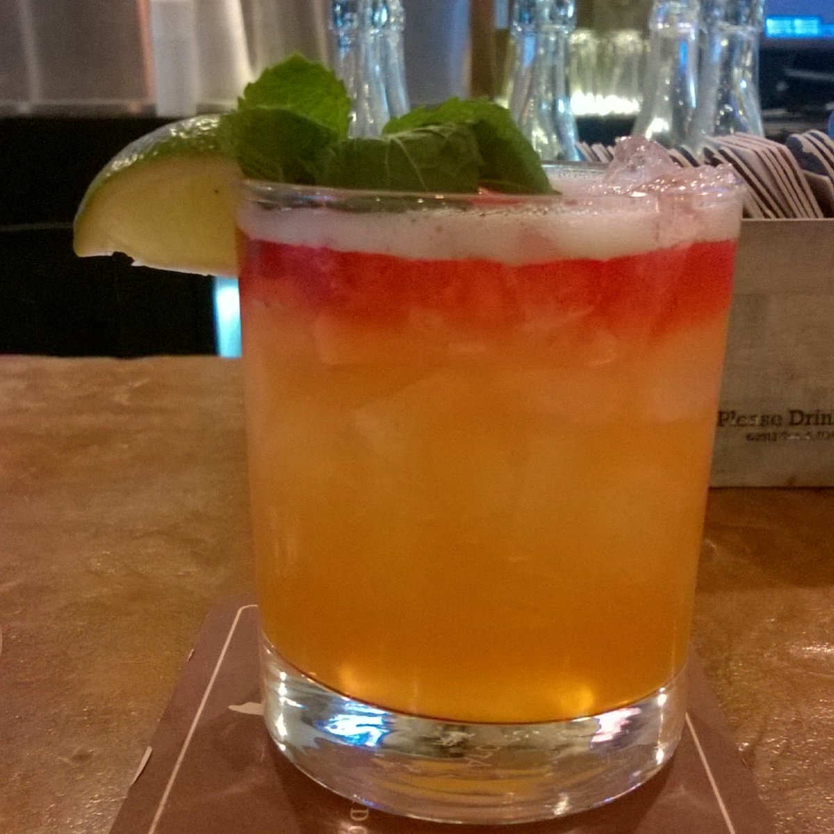 carlyjanees's tweet photo. when a cute boy makes you a cute drink #hadtotweetit #PhototasticApp https://t.co/M6ygK74hJf