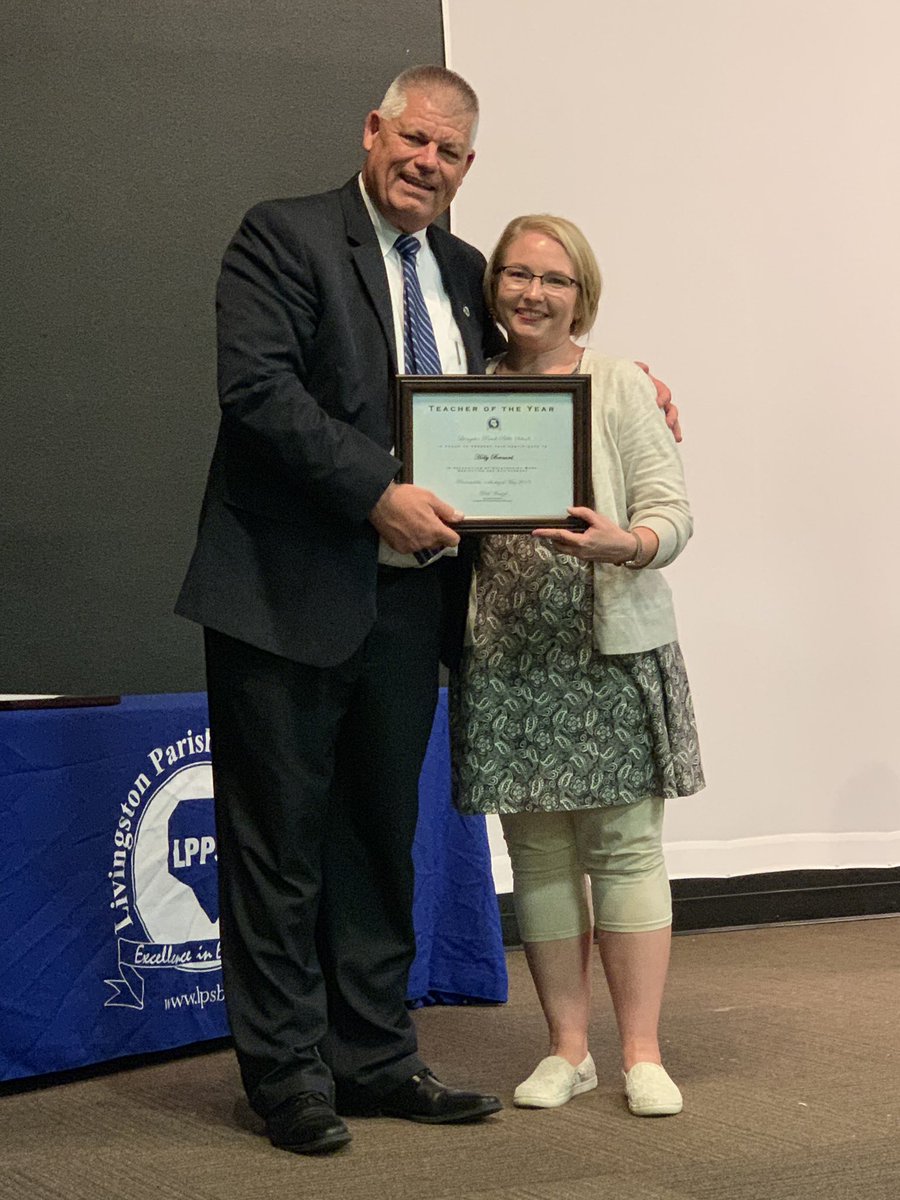 WalkerJrWildcat's tweet photo. Congratulations to Walker Freshman High’s Teacher of the Year, Mrs. Holly Bernard; pictured with Mr. Wentzel. https://t.co/3sqKq6m0Iq