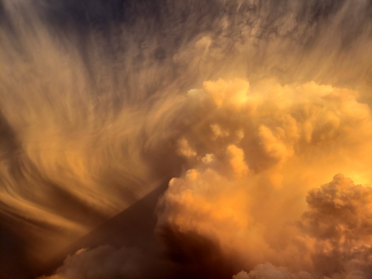BGLearns's tweet photo. I'm not sure I've ever seen a more spectacular cloudscape. #SMSDiscovery https://t.co/woX8d7EEwn