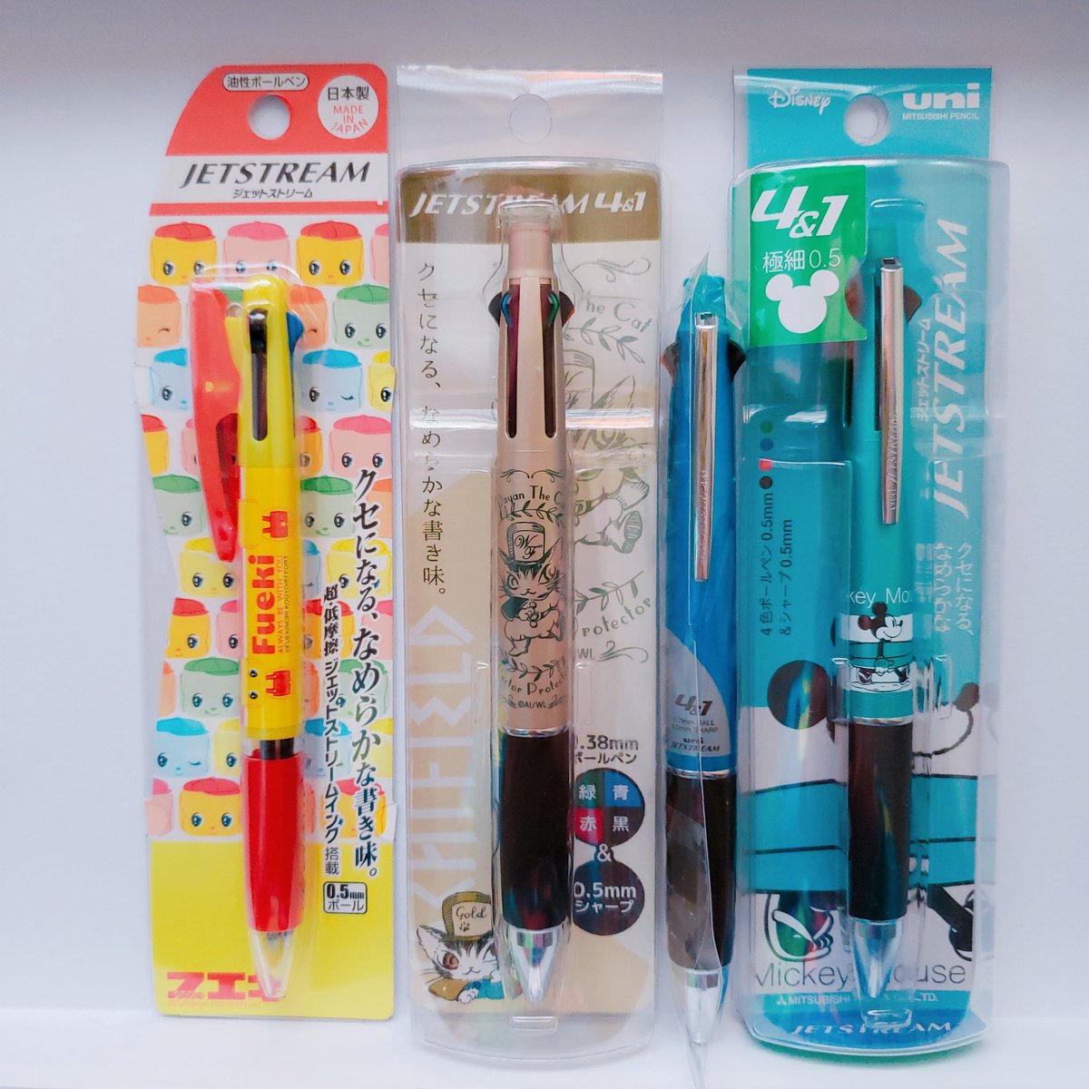 Mozzie Di Twitter 三菱鉛筆ジェットストリーム の使い心地が好きで何年か使った白いのと最近入手したキャラクターデザインもの 新しいのはメタルカラーばかりでしっくりこない それに一番書きやすい のは1 0mm芯だと気づいてしまった 持ちやすいのは４色の太さの