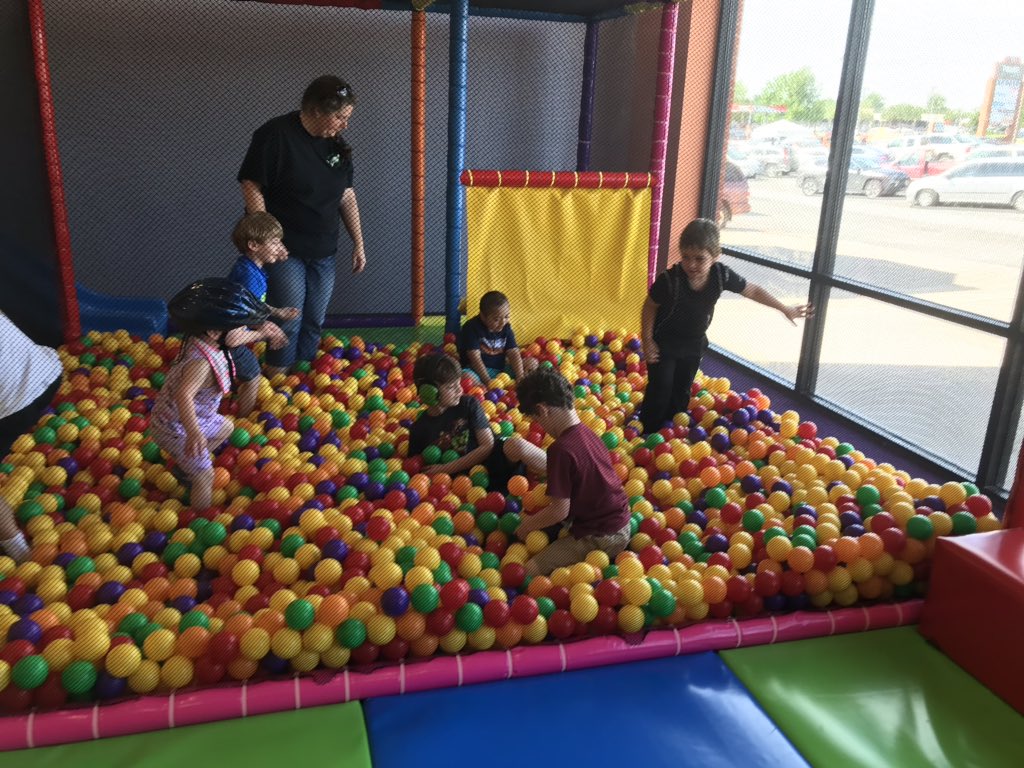 rebigham_CES's tweet photo. Today was a great day of sensory play at Kids Empire! #bighamsbrillantbunch #CEKidsMatter @central_mabank https://t.co/o33FaA6iE8