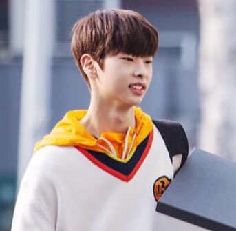 jaebinfiles's tweet photo. :¨·.·¨:     
 `·.. 𝘩𝑒 𝑙𝑜𝑜𝑘𝑠 𝑠𝑜 𝑐𝑢𝑡𝑒 (∩˃ ᵕ ˂∩) .*･｡ﾟ

#C9 #이재빈 #프로듀스X101 #PRODUCEX101 #PRODUCE_X_101 https://t.co/Or5rFrDUIk