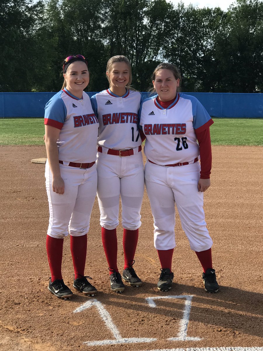 BravettesUnion's tweet photo. Honored our awesome seniors tonight. Thank you all for your hard work this season and good luck in the future Railey, Sarah, and Kaylee! https://t.co/xDIKcm5v6h