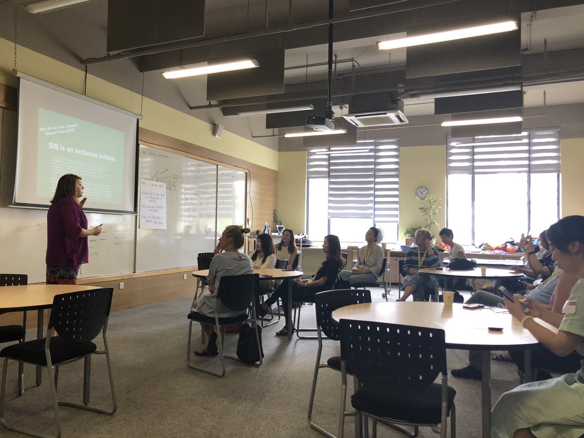 YvetteCuencoSC's tweet photo. #Bayside Student Support team lead @lisaajenkin speaking about the learning support program with our #sisrocks parents. #inclusioned #inclusionmatters #issedu https://t.co/BZAyLm1BLk