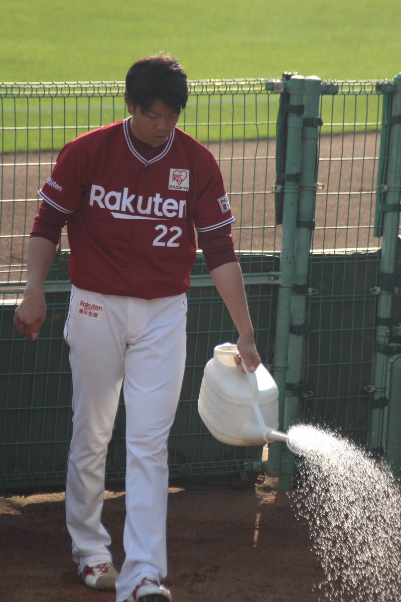 risaa_89's tweet image. 水やりしてる戸村さん。笑
ジョウロがとっても小さく見えました 🤣

#RakutenEagels #戸村健次
(2019.05.12 ほっともっとフィールド神戸)