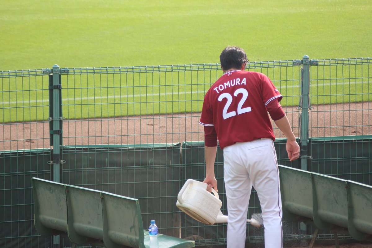 risaa_89's tweet image. 水やりしてる戸村さん。笑
ジョウロがとっても小さく見えました 🤣

#RakutenEagels #戸村健次
(2019.05.12 ほっともっとフィールド神戸)