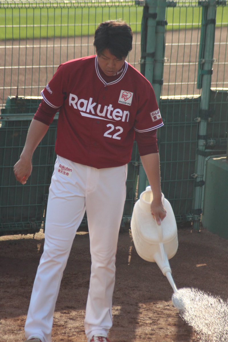 risaa_89's tweet image. 水やりしてる戸村さん。笑
ジョウロがとっても小さく見えました 🤣

#RakutenEagels #戸村健次
(2019.05.12 ほっともっとフィールド神戸)