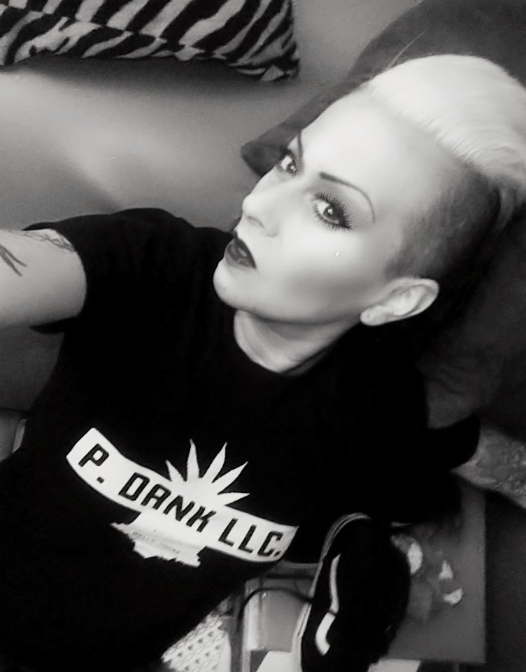 bamboozle1999's tweet image. @PDankLLC @spizzyspose @CamGroves
So stoked, jazzed &amp;amp; super duper excited for the new shit! ❤️
youtu.be/AKJnoxESnP0