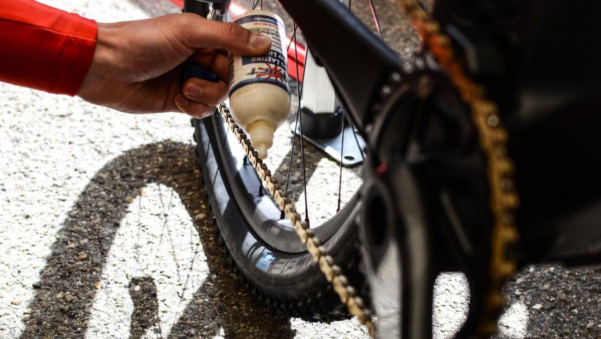 SilverbackBikes's tweet photo. Albstadt Loading... @Nicolarohrbach & @Mariskestrauss is gearing up & ready to raceRead More: https://t.co/lOOjy5SZfU #UCI_MTB #SilverbackBikes #BornToBeFast https://t.co/mcn19OUUau