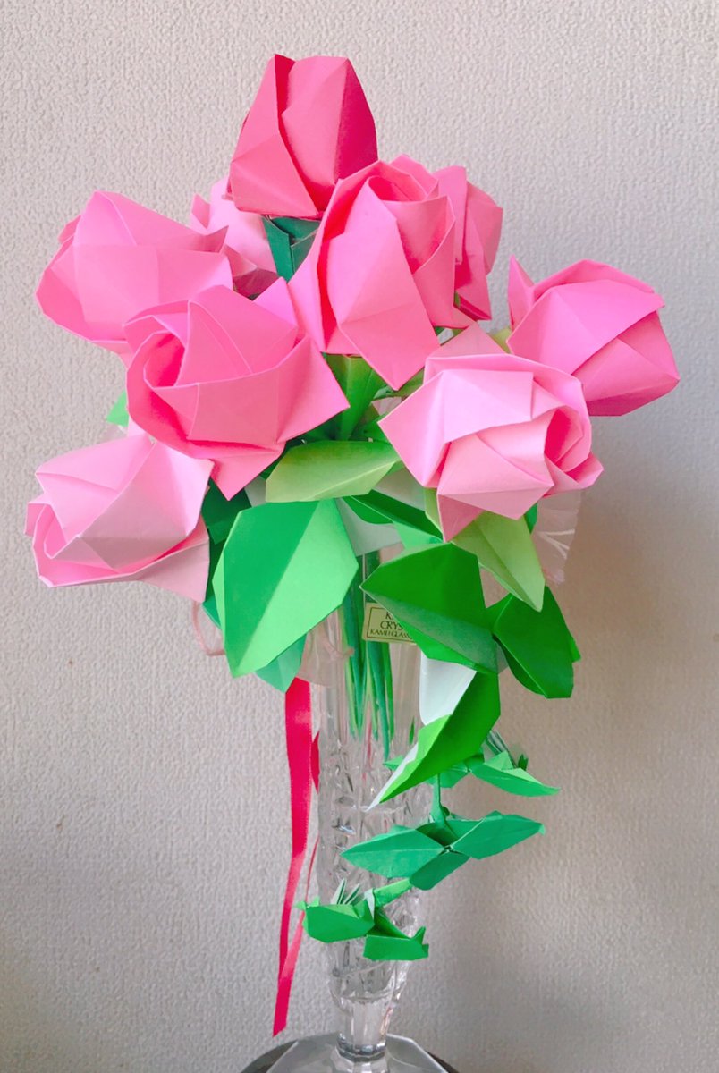 ট ইট র Babi 何年か前に作って 母の日 父の日にそれぞれ贈った おりがみのバラ もちろんプレゼントは別に付けた バラはいくつか折り方知ってる 折り紙作品 おりがみ