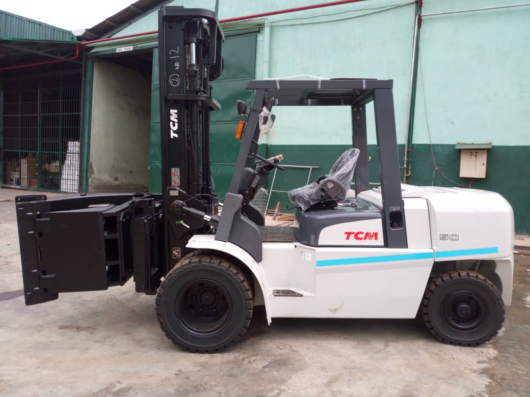 topekots's tweet image. Newly delivered TCM Japanese forklifts with Paper Roll Clamp attachment to our client in Nigeria. Contact tope@gz-equip.com or 08073893552 for your inquiry. @NigeriaTcm @BeverageInd @CocaCola_NG @BeverageDigest @FMCGCEO @EatDrinkLagos