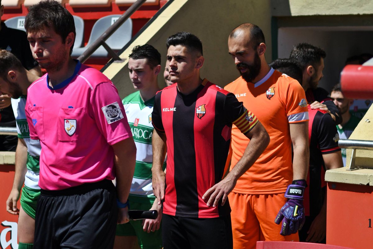 EsporTGNDigital's tweet photo. ⚽ #3div5 | «El @ReusBCambrils, una família amb la família». El cos tècnic del #CFReusB sorprèn els jugadors amb la visita dels seus familiars abans del darrer matx contra el Sants #CFReus

📺 VÍDEO 👉 https://t.co/LVKnvyfZHC https://t.co/jQbkS9SEpI