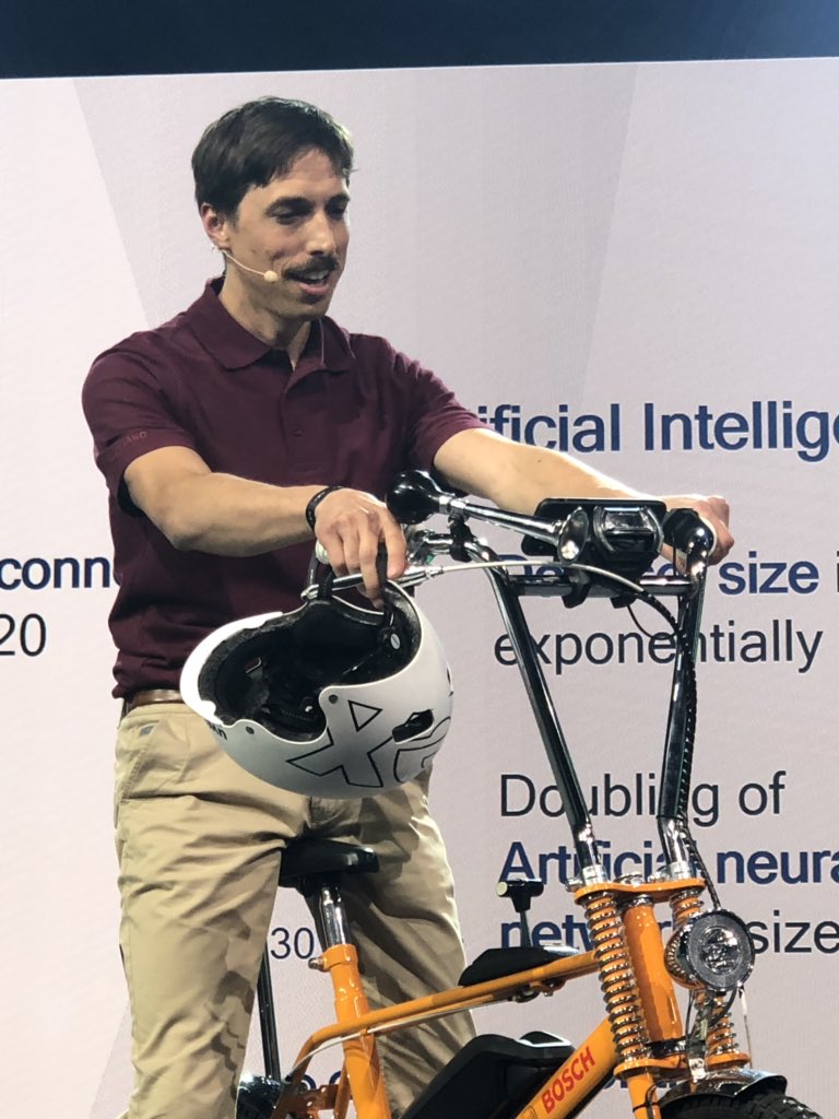 Stefferber's tweet photo. Surprise 🤩. Guess who is on stage with us at #BCW19 https://t.co/aaGMNWUWBS