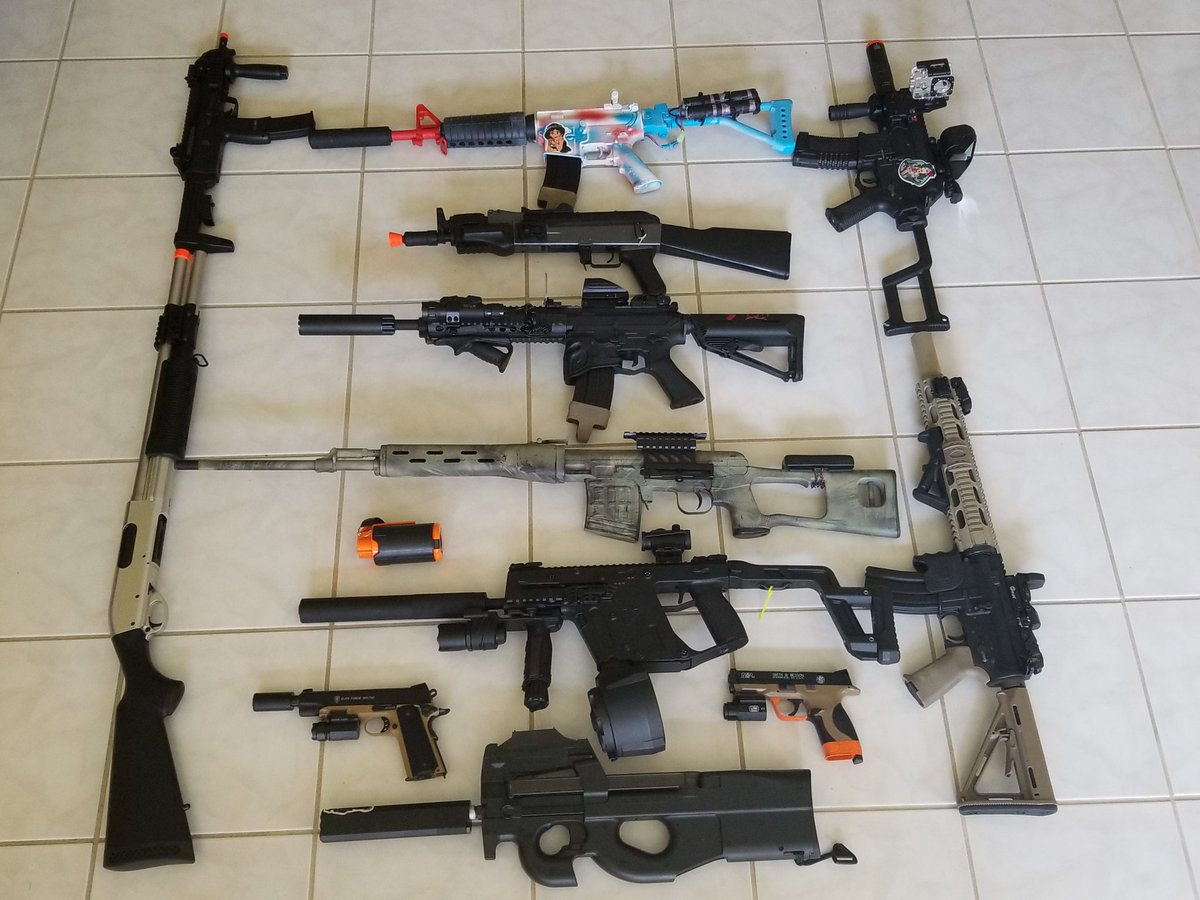 JacobRo34226090's tweet photo. My collection. Proud to say I haggled most guns what do you think for all i paid? https://t.co/gmjSxYJKr6