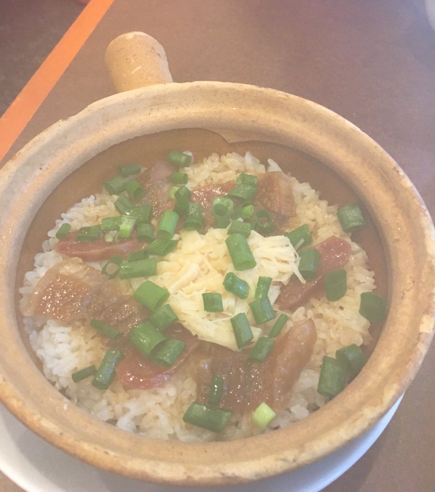 Tora 中華街南粤美食の塩蒸し鶏と海老ワンタンと干し肉と腸詰と干しホタテ貝柱の炊き込みご飯 めっちゃ美味しかった 炊き込みご飯写真にソフトフォーカスかかってるのは美味しいオーラではなく湯気です