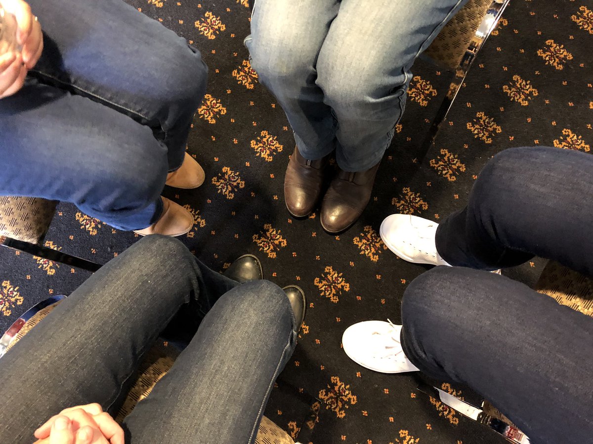Groups of 4 are the ideal group size for discussions - with knees close but not touching #ReefThinkTank