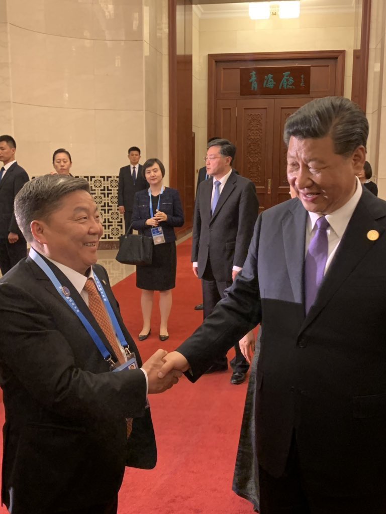 Төрсөн ахтайгаа уулзсан мэт баярлачихжээ🤔🤔🤔🤔🤔