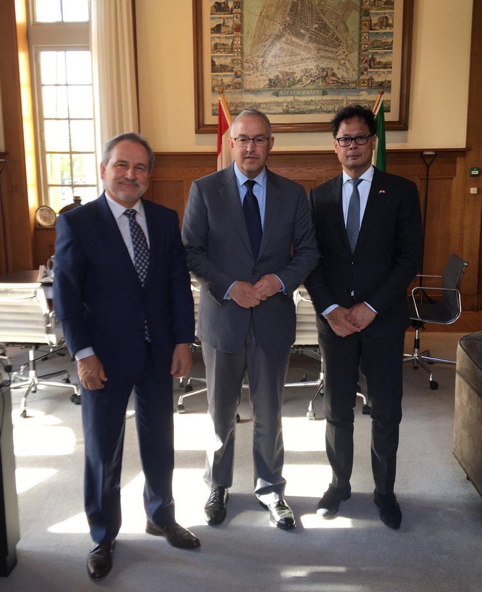 Gisteren verwelkomden wij de Zwitserse ambassadeur. Ontvangst op ons nieuwe <a href="/DanserGroup/">DANSER GROUP</a> kantoor, een haven rondvaart met <a href="/PortOfRotterdam/">Port of Rotterdam Authority</a> op de Nieuwe Maze en aansluitend een bezoek aan burgemeester Aboutaleb.