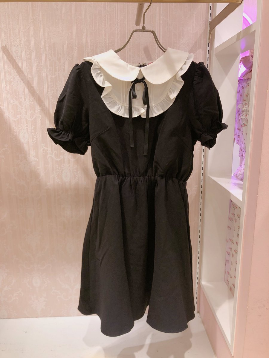 ハニーシナモン梅田est店 Twitterissa 本日発売 新作アイテム ハニーシナモン 大人気の定番アイテム メイドワンピースが入荷致しました ラウンドフリルの切替が可愛いアイテムで １枚でガーリーな印象に ラウンドフリルメイドワンピース Color