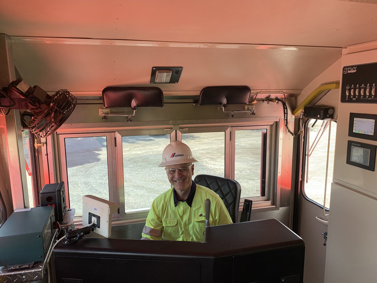Thank you <a href="/jvgonh/">Jesus Gonzalez</a> for spending your day visiting our plants, reviewing our results with the  <a href="/Victorville1916/">Victorville Cement</a> team @CEMEX_USA , doing vfl's and encouraging us to continue our z4L journey and for your feedback 👍😀
