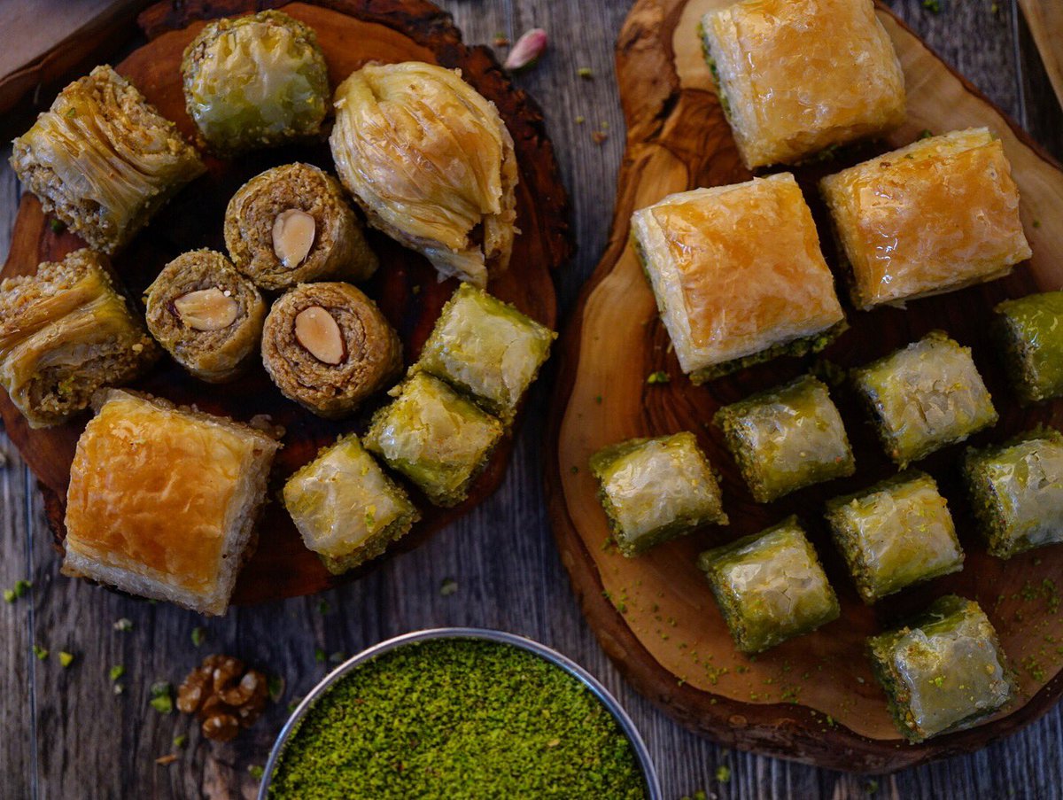 Nefis tatlar arasından seçim yapmak zor! #cvizankara #cvizcafe #cafe #ankara #yemek #food #tatlı #kurabiye #cookies #pasta #cake #cakes #baklava