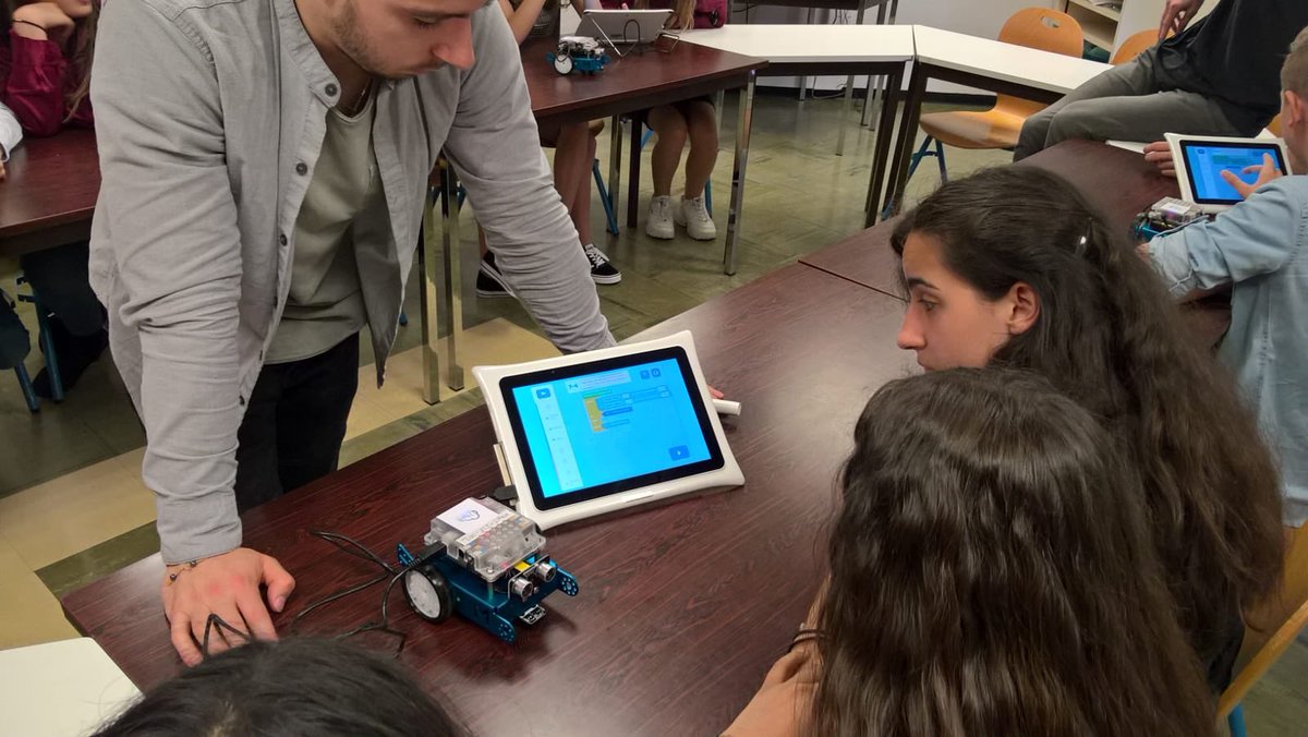 i2form's tweet image. @i2form propose des ressources pédagogiques inclusives STEM pour apprendre la programmation et la robotique et travailler les compétences fondamentales avec des robots éducatifs en classe. Prochainement sur la plateforme KidsCoding.fr #I2FORM #STEM