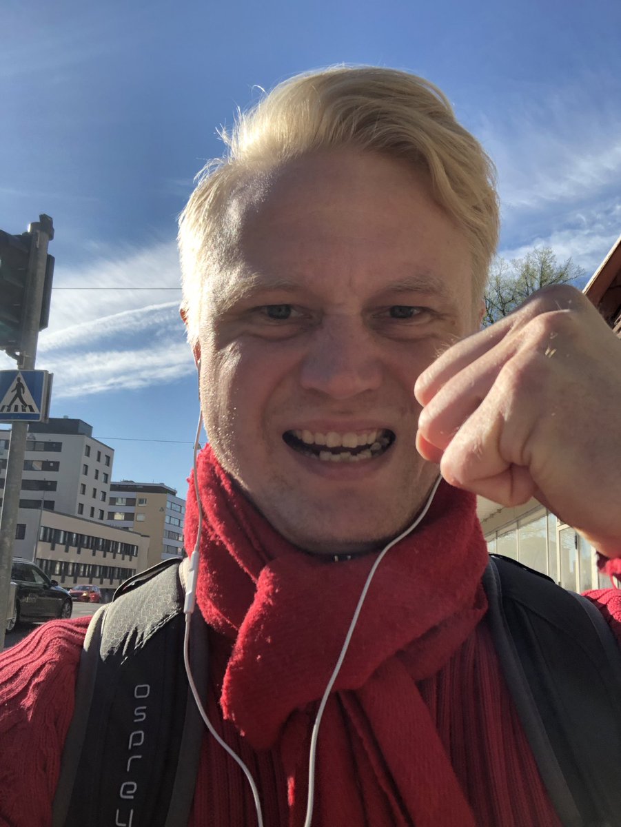 juhani1509's tweet photo. Tuli vihaisen näköinen, ja tulkitset tietenkin omien linssien kautta. Mun viesti on ”tekemisen meininki”. #MojoMornings ja markkinoinnin 5 steppiä (yhdenlainen teema-teoria-treeni -kokonaisuus) tuli oikeaan paikkaan, tänään työstetään meidän tarinaa ja markkinointia. #educraftor https://t.co/Guoll544JH