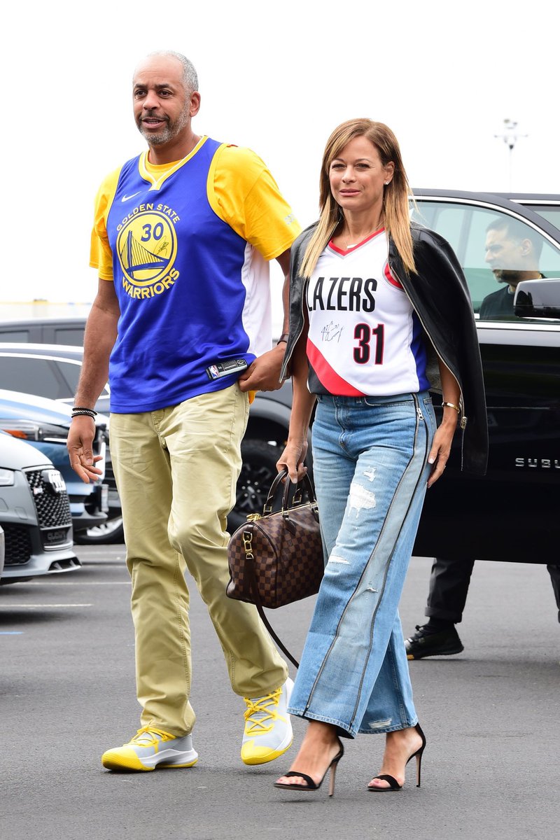 gambit2016's tweet photo. @warriors and @trailblazers surely you could hook them up with a split jersey each to avoid awkward family dinners @NBA @StephenCurry30 @sdotcurry https://t.co/Nvlmk8Cm9J