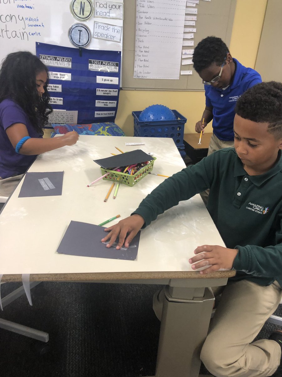 Agcs02's tweet photo. Second graders become detectives and dust for their finger prints! @rentonprep #secretagentman https://t.co/lLaC2g9zo1