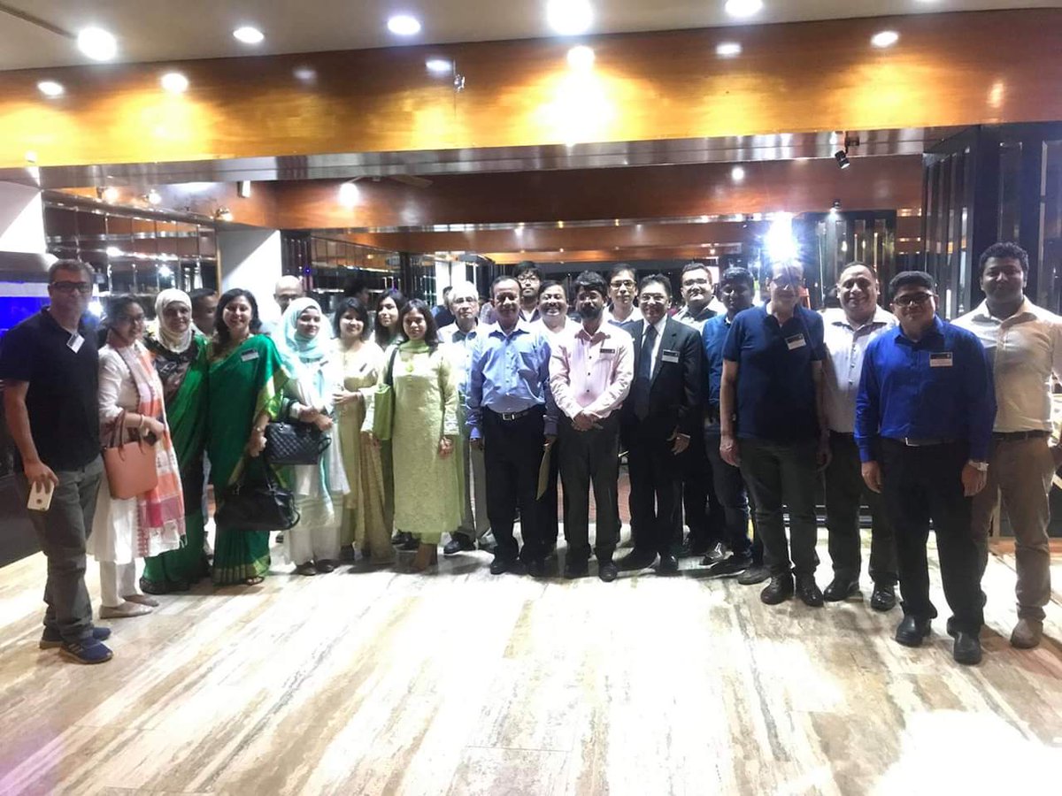 LeedsSouthAsia's tweet photo. Our Leeds Alumni get together at least once a year to network and discuss what they miss about Leeds! Join Leeds and become part of a global alumni network! Pictured: Bangladeshi Alumni Get together.

#UniversityofLeeds #StudyUK #DiscoverYou #WeAreInternational #ToBeLeeds #Alumni https://t.co/bRX0db96ht