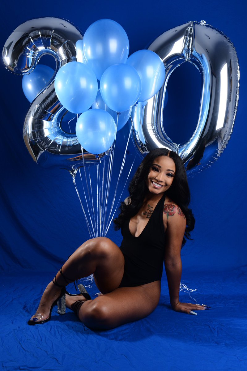 RoseGold_Pink's tweet photo. 05|15 💙🎂😍 20 Wassguddd https://t.co/P1YsmfsLYG