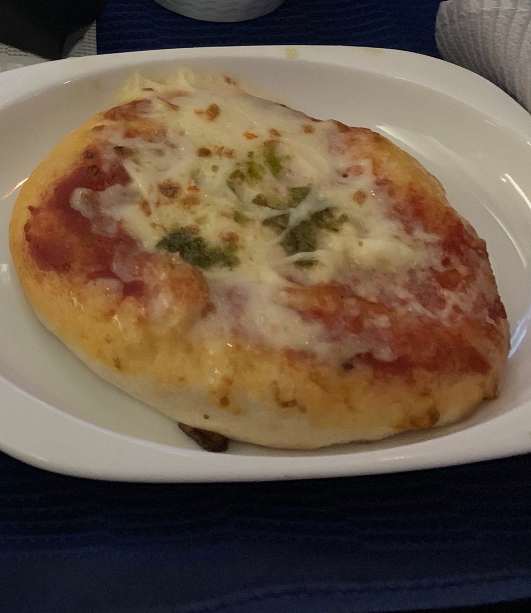 Food advertised on website vs food served to me in flight on United Airlines.
#businessclass #unitedairlines