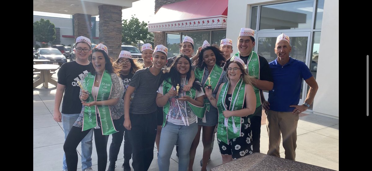 vvhsasb's tweet photo. 2018-2019 ASB banquet! 🐰💚 https://t.co/V4f1OazrW2