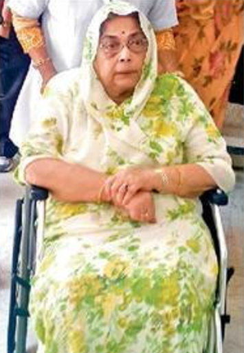 ASinghINC's tweet photo. बेहद दुखद और पीड़ा दाई समाचार है | मेरे लिए बहुत ही दुखद क्षण है |आज सुबह मेरी पूज्य माता जी श्रीमती सरोज कुमारी जी का निधन हो गया | वे लंबे समय से बीमार थी और अस्पताल में भर्ती थी | https://t.co/CsH8KroPNU