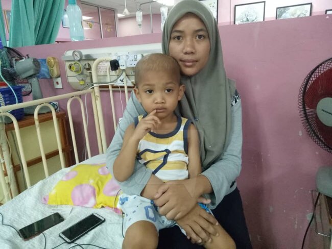 aidilnrzln's tweet image. Anak kwn aku, Mohd Fattah Darwisy hidap leukemia, terpaksa ulang alik dr Perlis ke Hosp P. Penang untuk kimoterapi. Sumbangan hampa In Shaa Allah dapat ringankan beban kwn aku, Maybank 159021083540 (Nor Hamieza Yatim) atau rt utk sebarkan. Semoga hampa dimurahkan rezeki.