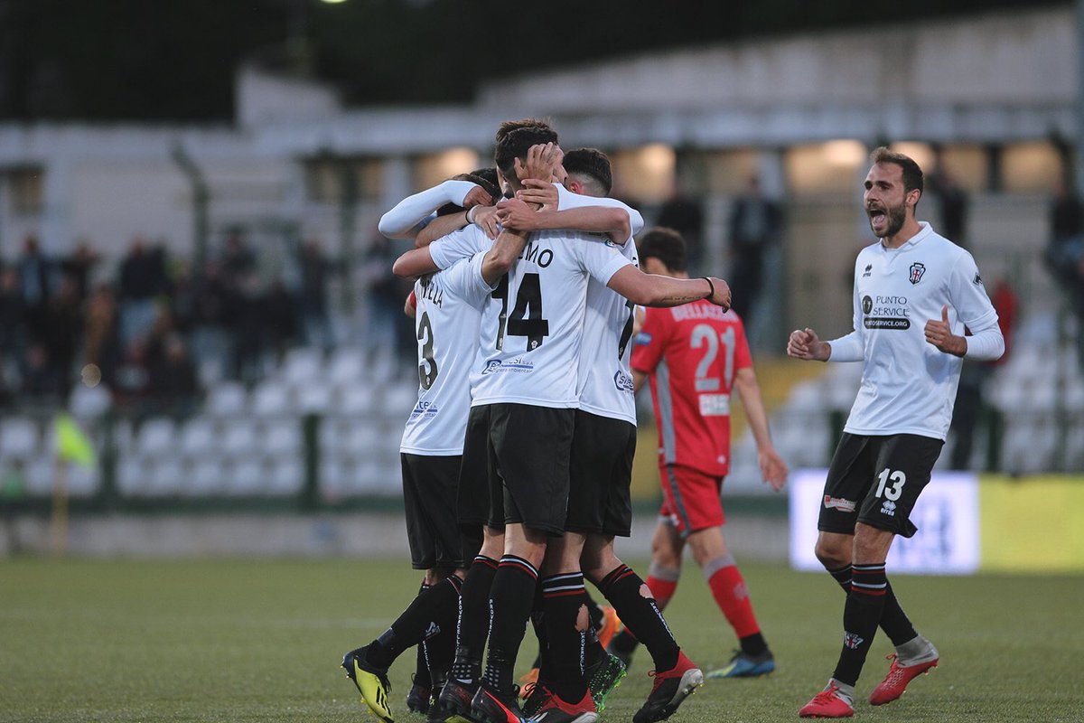 ProVercelli1892's tweet photo. #Playoff PRO VERCELLI-@CarrareseCalcio : botteghini dello 🏟 “Silvio Piola” operativi dalle 18, apertura cancelli ore 19,15 #PrvCar https://t.co/Nnwz8CiO8x