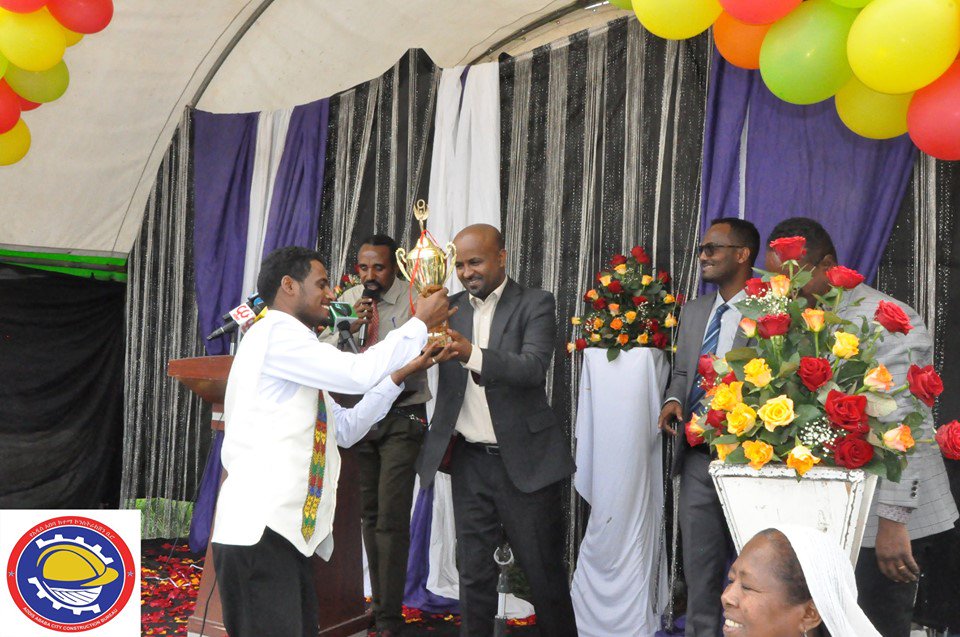 የልደታ ክፍለ ከተማ አሰተዳደር በ80 ሚሊዮን ብር ወጪ የተገነቡ 35 ነባር ፕሮጅክቶች ያስመረቀ ሲሆን በተጨማሪም ባለ 11 ፎቅ የክፍለከተማው የአስተዳደር ህንፃ ግንባታ የመሰረት ድንጋይ በከፍተኛ የከተማው አመራሮች ተቀምጧል፡፡