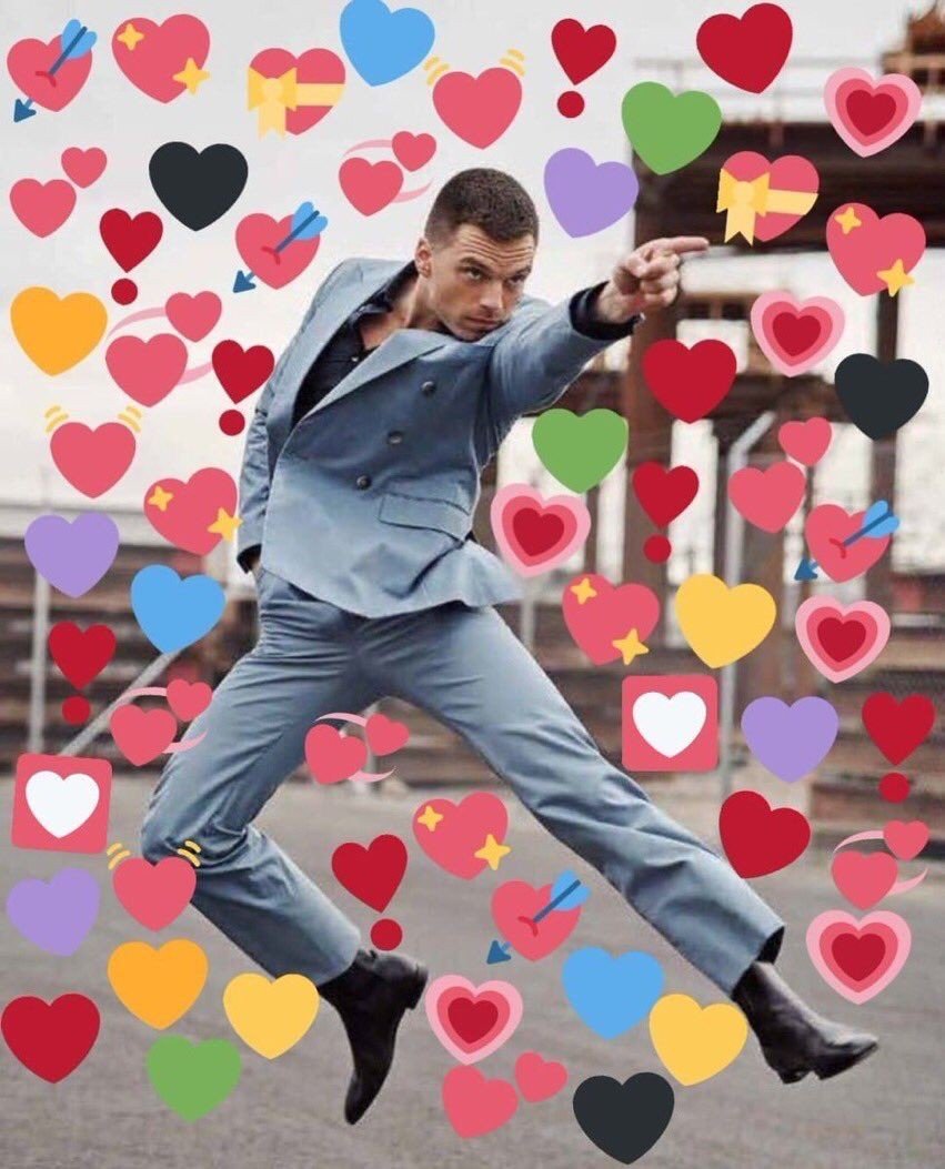 Парень отправляет сердечко. Ди каприо сердечки мем. Кидает сердечки. Закидали сердечками. Закидал сердечками.