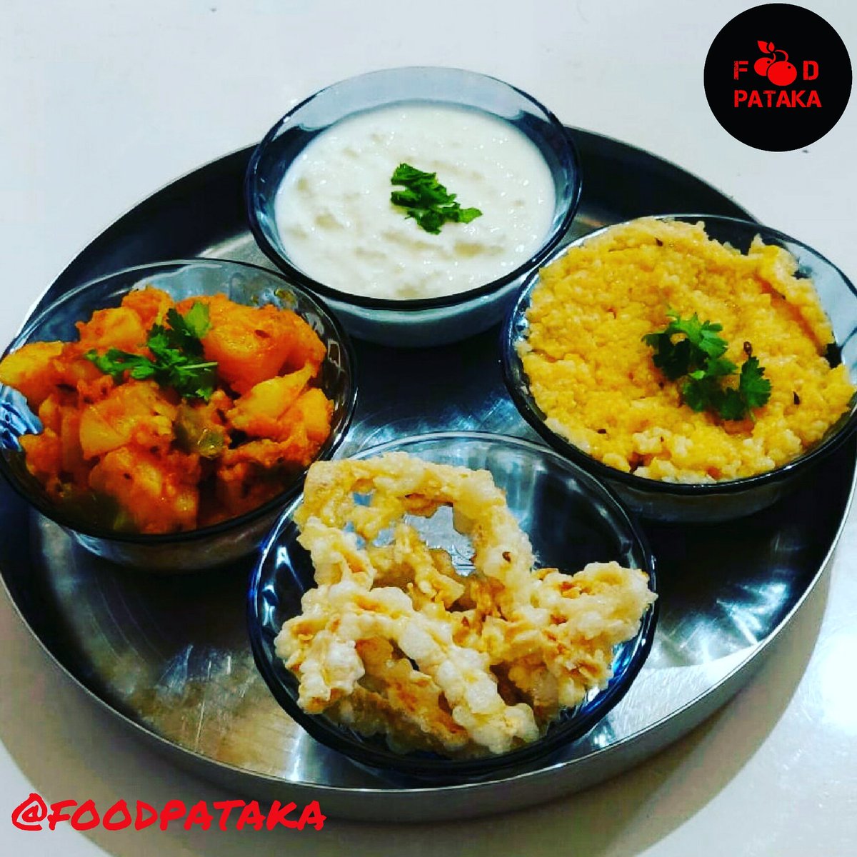 Farali thali for lunch

#delicious #chaitalicious #deliciousbychaitalicious #faralithali #gujaratithali #ekadashi #krishna #radhekrishna #radheradhe #moriya #aloobhaji #chakri #yogurt #flavoured #fullmeal #lunch #lunchscenes #lunchideas #vegetarian #veggies #veganism #foodlover