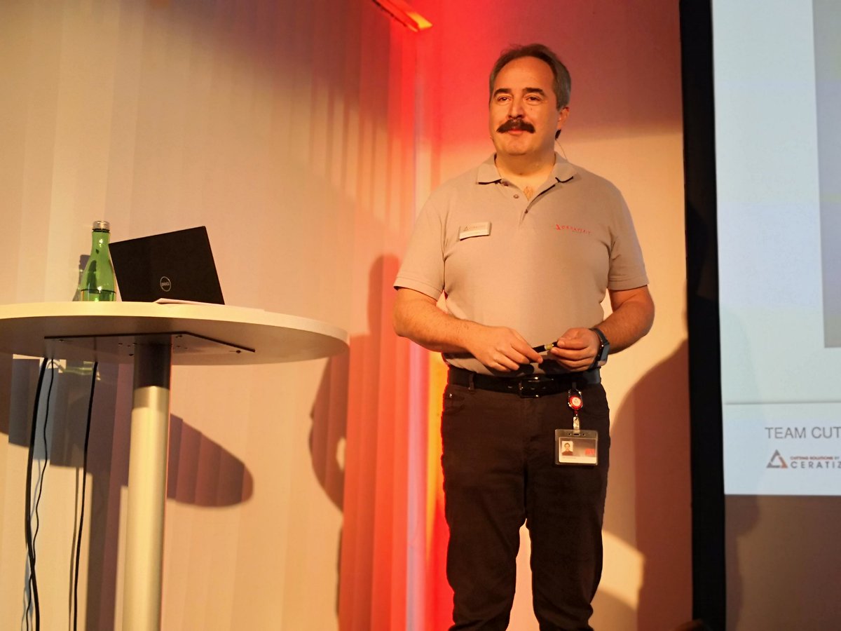 Ind_Prod's tweet photo. Dr. Uwe Schleinkofer, Leiter R&D bei Ceratizit, begrüßt uns in der Niederlassung und Produktion in Reutte. Wir sind gespannt, was uns heute noch erwartet #OpenDays2019 @Ceratizit_Tools https://t.co/Ejtkx1PwLr