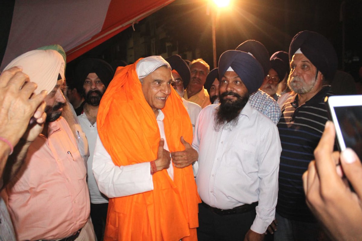 yogeshonchd's tweet photo. You can build a safer and secure Chandigarh with your vote. 
Vote for @pawanbansal_Chd - the committed leader who has always fulfilled his promises.
#WithPawanBansal
#chandigarh #chandigarhvotes #2019electionschandigarh
#ApnaChandigarh  #संवारा_था_संवारेंगे
#pawanbansalforchd https://t.co/EPrEWHu67Q