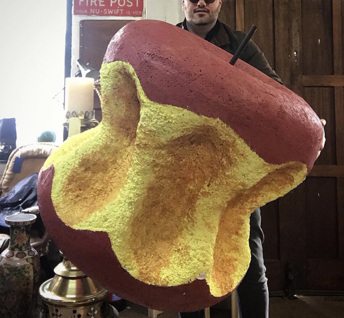 Larger than life theatre props of a #Banana &amp; #Apple now available online &amp; in store! Really fun decorative pieces for any home, theatre production, #prophire or shop window 🍌

Now £80 each!
HouseofRust.co
19 Kings Street • #Carmarthen 

Shipping available 🚚🚛🏴󠁧󠁢󠁷󠁬󠁳󠁿